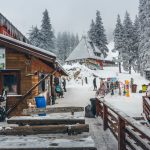 un chalet en bas des pistes de ski