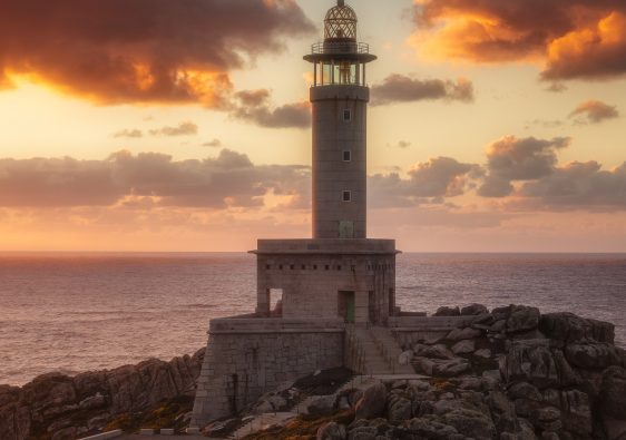 Phares emblématiques de la côte atlantique : patrimoine, visites et balades littorales !